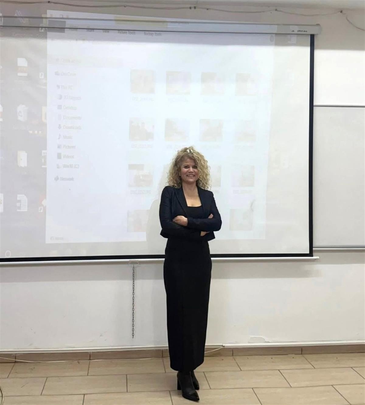 Seminar entitled “Runge-Kutta-Adams-Moulton methods for fractional equations and application to fractional logistic problem”