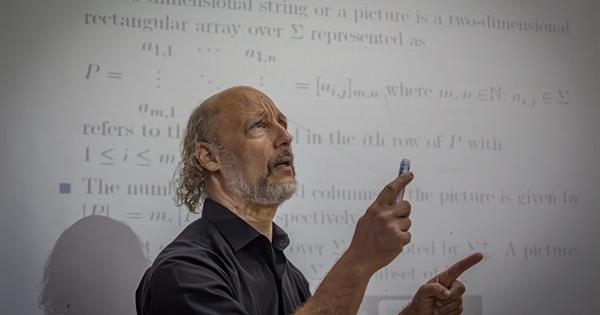 Seminar Entitled "Automata for 2D Languages