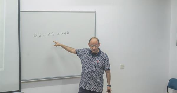 Seminar Entitled "Higher-Dimensional Fractals with a Modified Clifford Product"